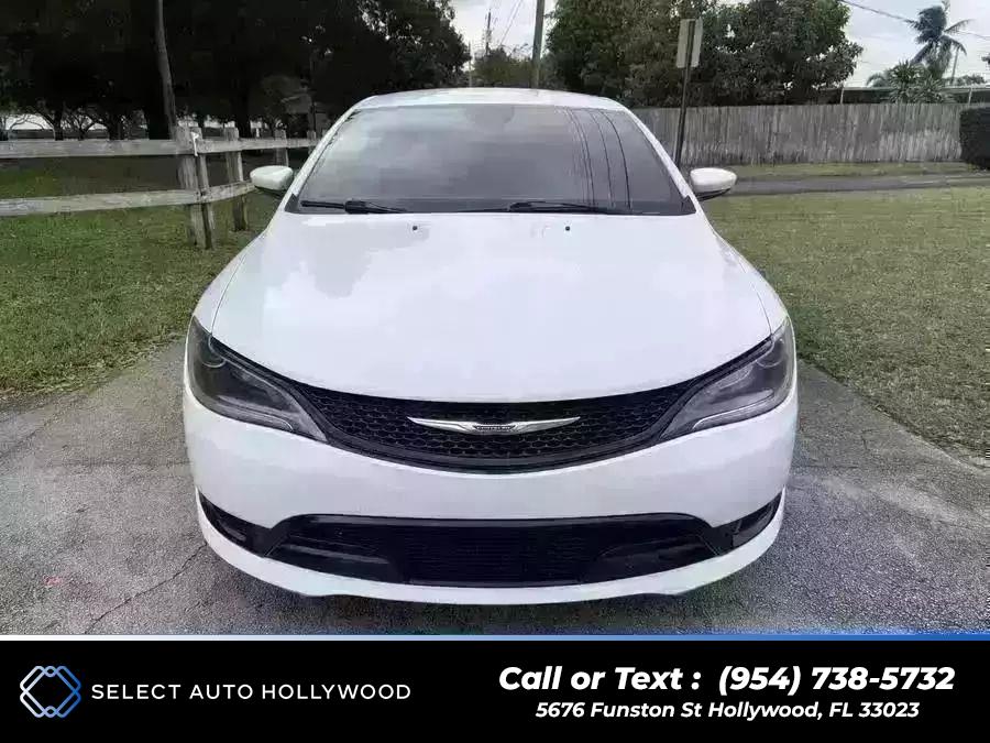 2016 Chrysler 200 200S Sedan 4D photo