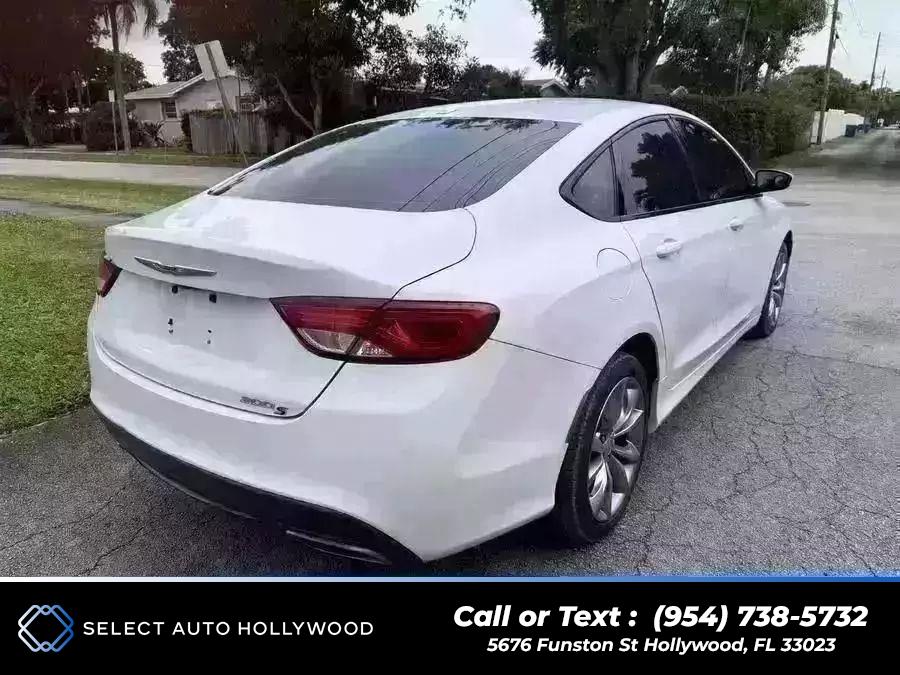 2016 Chrysler 200 200S Sedan 4D photo
