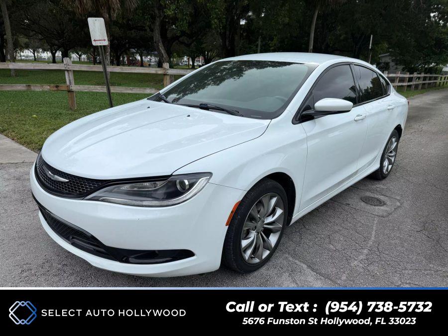 2016 Chrysler 200 200S Sedan 4D photo