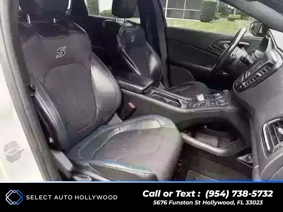 2016 Chrysler 200 200S Sedan 4D photo