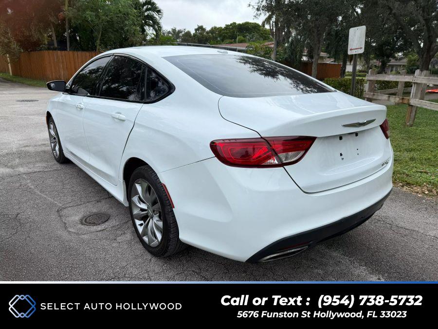 2016 Chrysler 200 200S Sedan 4D photo