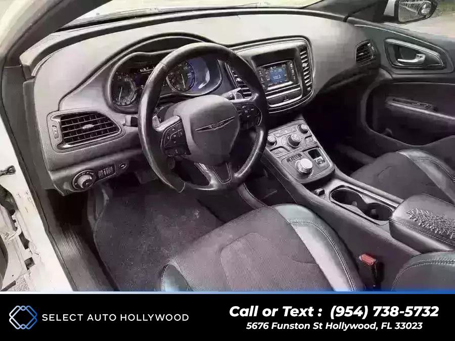 2016 Chrysler 200 200S Sedan 4D photo