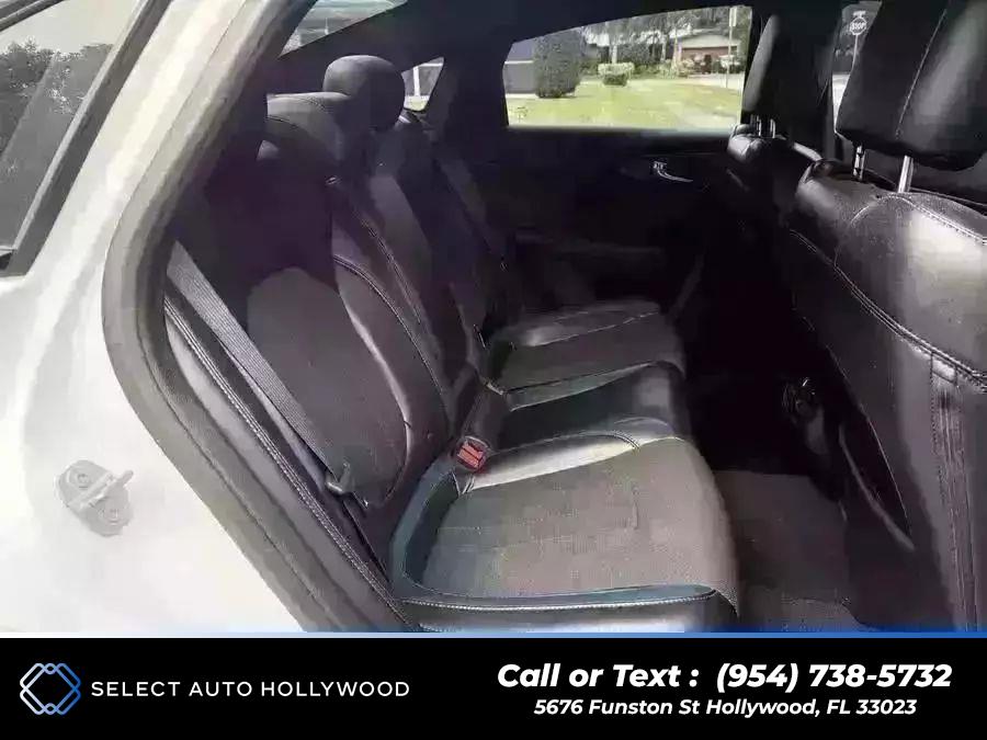 2016 Chrysler 200 200S Sedan 4D photo