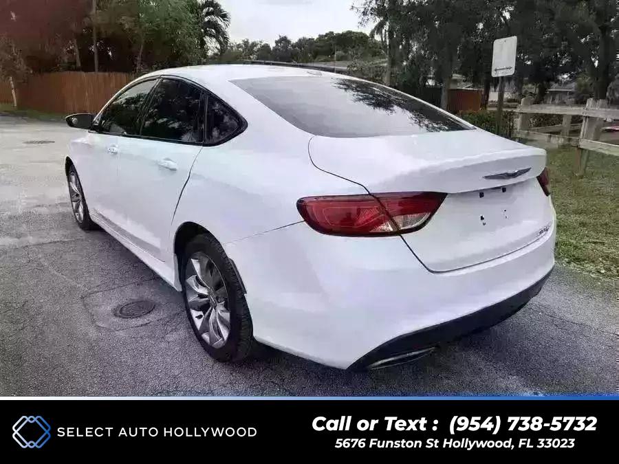 2016 Chrysler 200 200S Sedan 4D photo