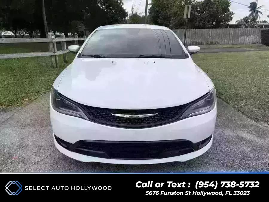 2016 Chrysler 200 200S Sedan 4D photo