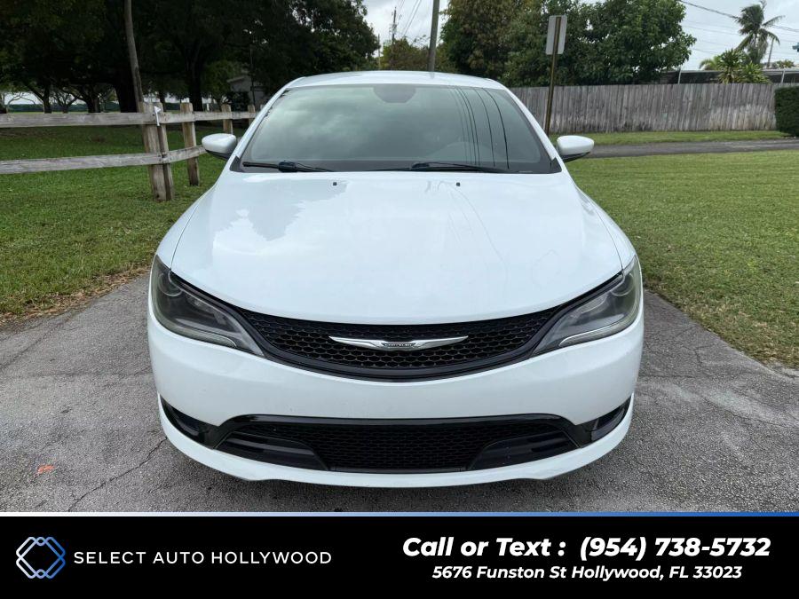 2016 Chrysler 200 200S Sedan 4D photo