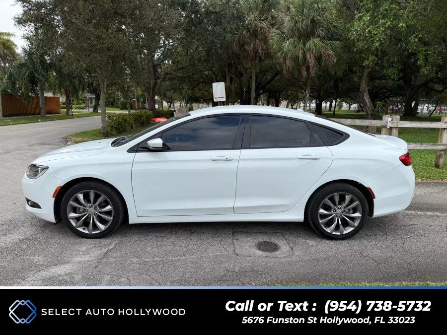 2016 Chrysler 200 200S Sedan 4D photo