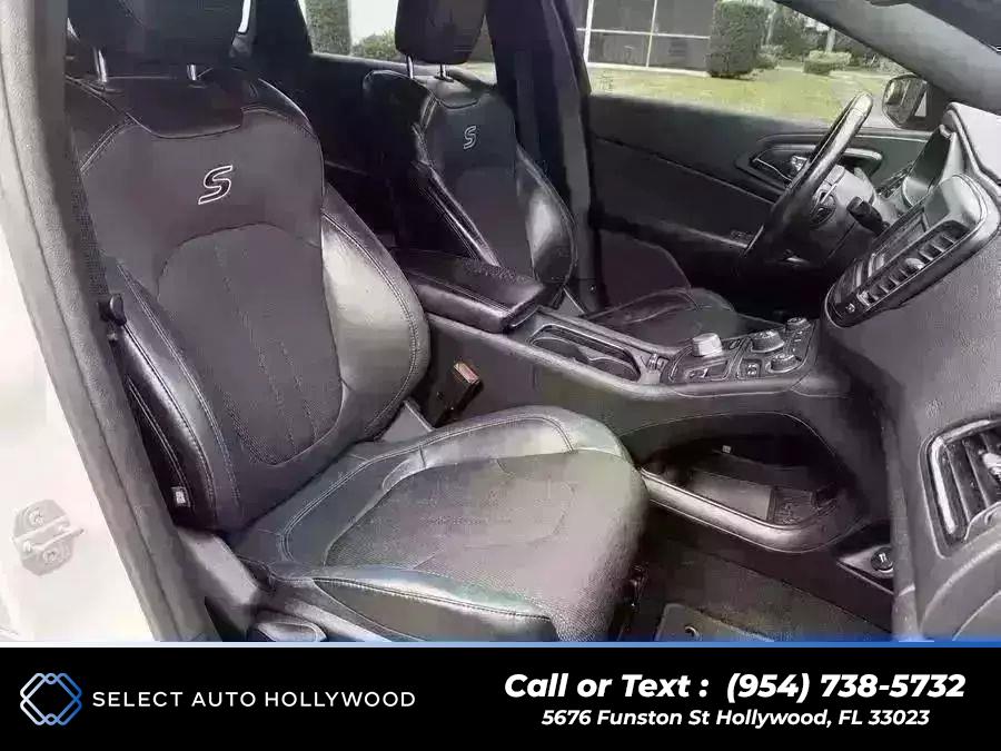 2016 Chrysler 200 200S Sedan 4D photo