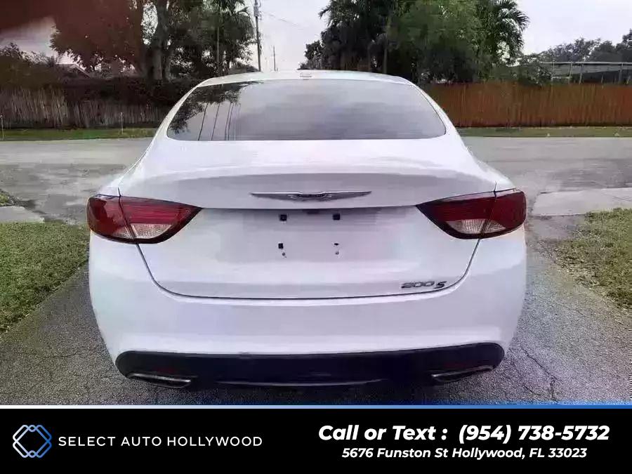 2016 Chrysler 200 200S Sedan 4D photo