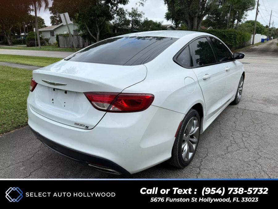 2016 Chrysler 200 200S Sedan 4D photo