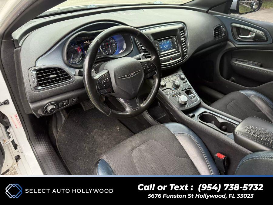 2016 Chrysler 200 200S Sedan 4D photo
