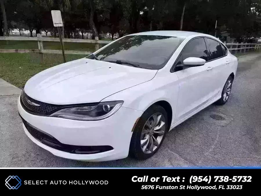 2016 Chrysler 200 200S Sedan 4D photo