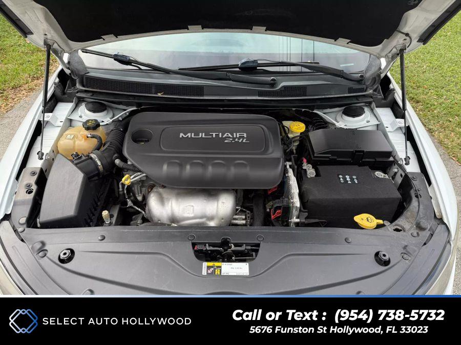 2016 Chrysler 200 200S Sedan 4D photo