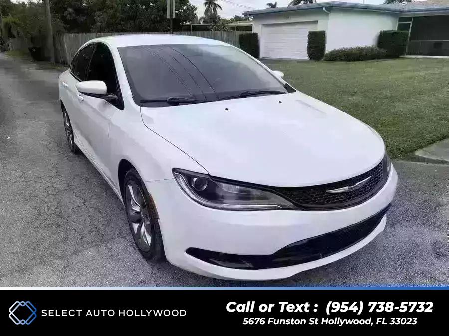2016 Chrysler 200 200S Sedan 4D photo