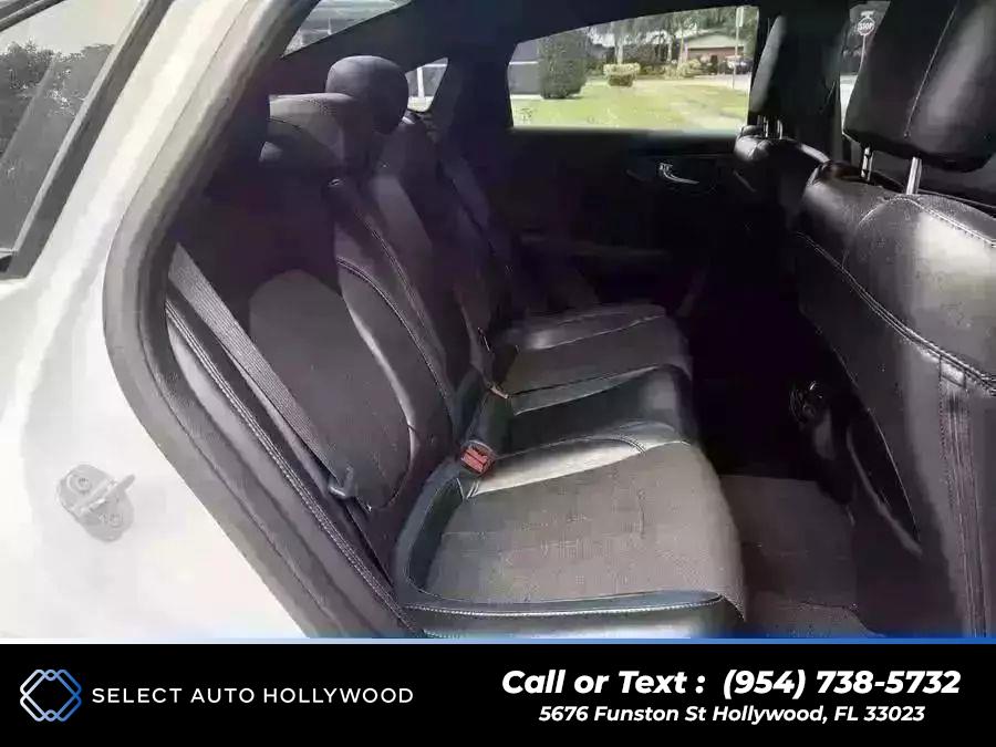 2016 Chrysler 200 200S Sedan 4D photo