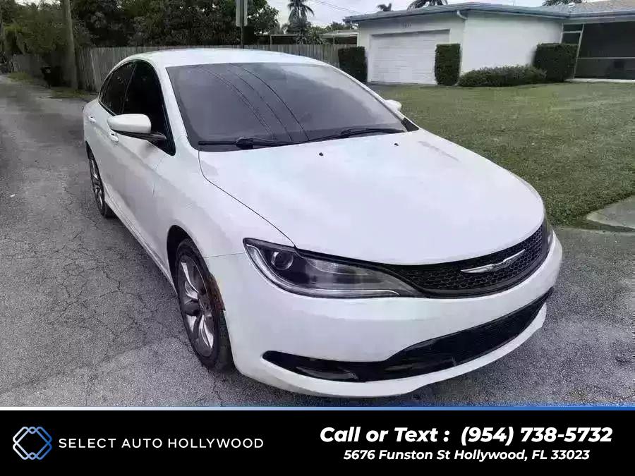 2016 Chrysler 200 200S Sedan 4D photo