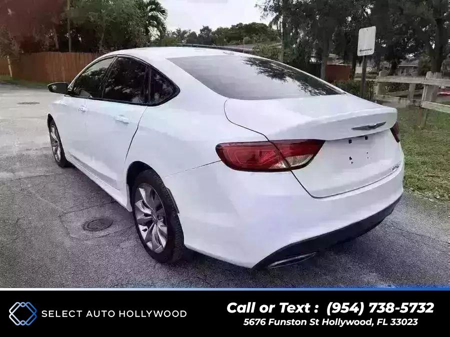 2016 Chrysler 200 200S Sedan 4D photo
