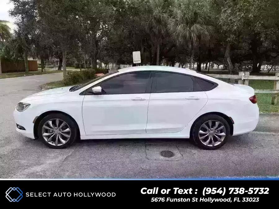 2016 Chrysler 200 200S Sedan 4D photo