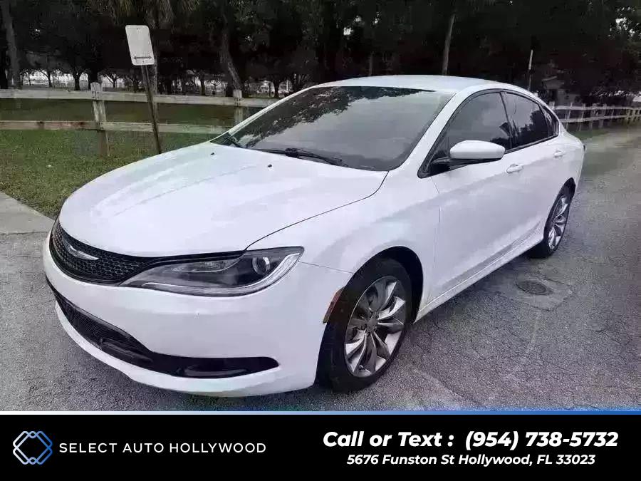 2016 Chrysler 200 200S Sedan 4D photo