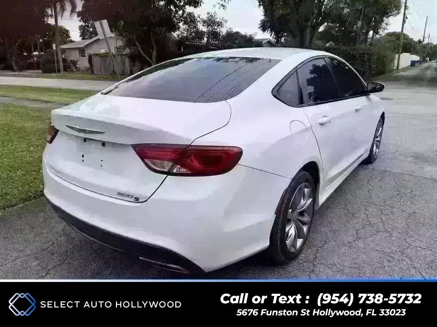 2016 Chrysler 200 200S Sedan 4D photo