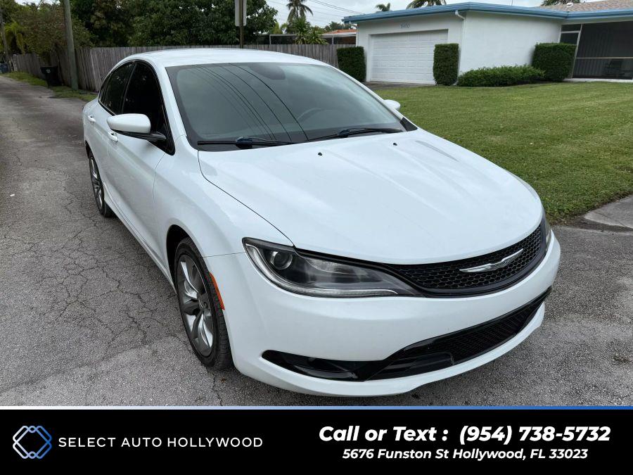 2016 Chrysler 200 200S Sedan 4D photo