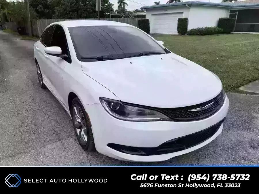 2016 Chrysler 200 200S Sedan 4D photo