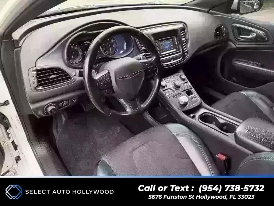 2016 Chrysler 200 200S Sedan 4D photo