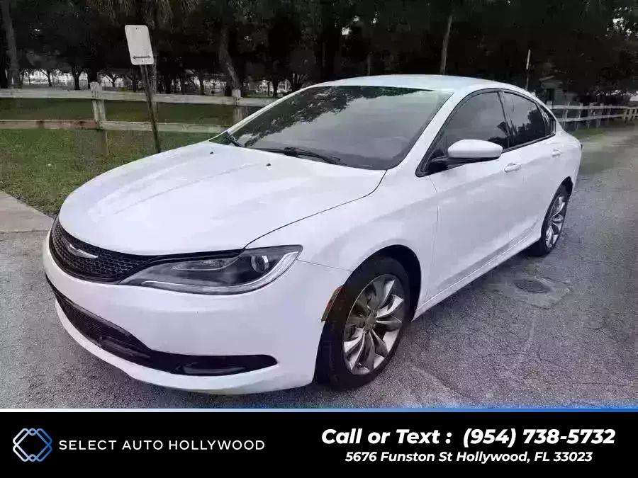 2016 Chrysler 200 200S Sedan 4D photo