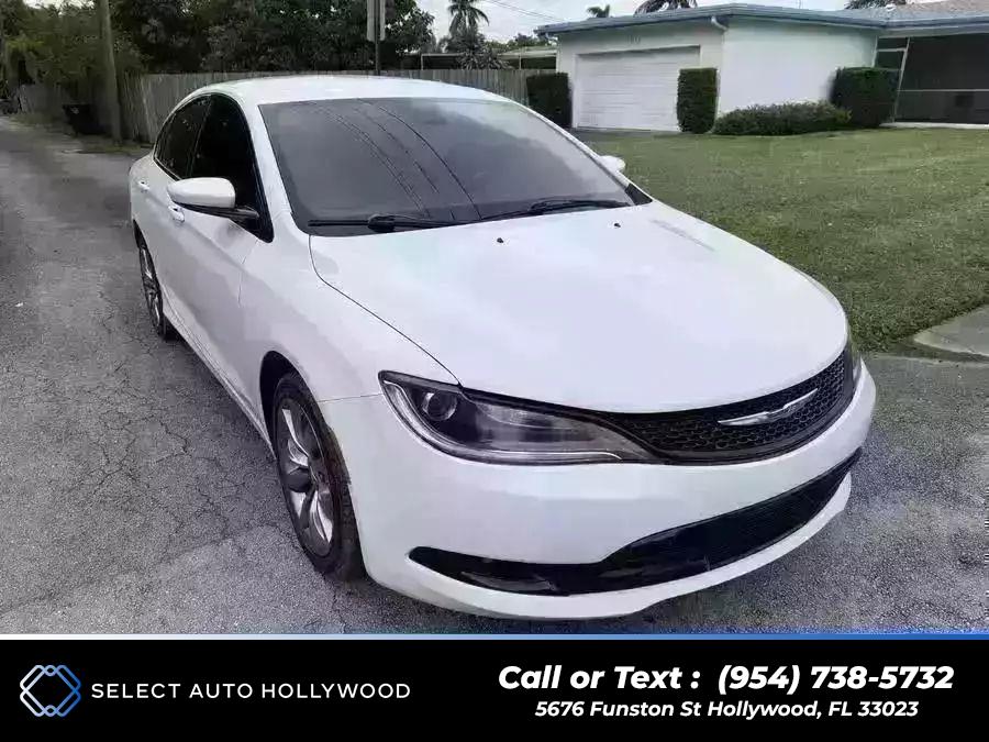 2016 Chrysler 200 200S Sedan 4D photo