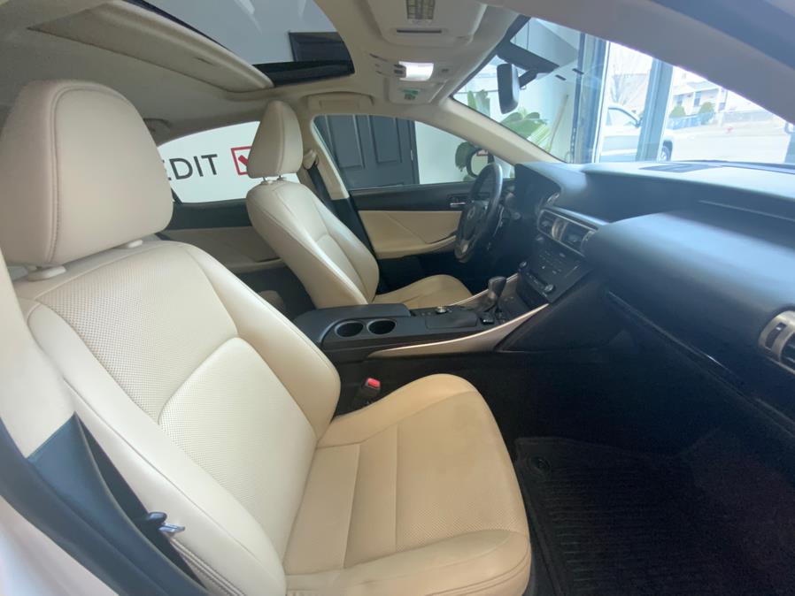 2015 Lexus IS 250 photo