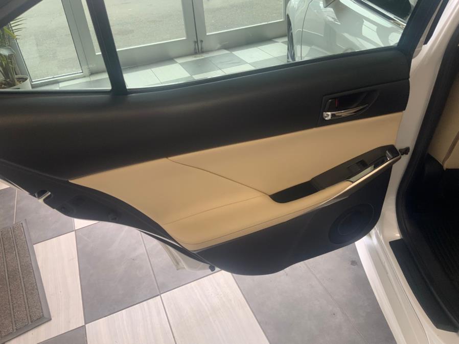 2015 Lexus IS 250 photo