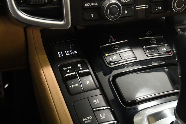 2016 Porsche Cayenne S photo