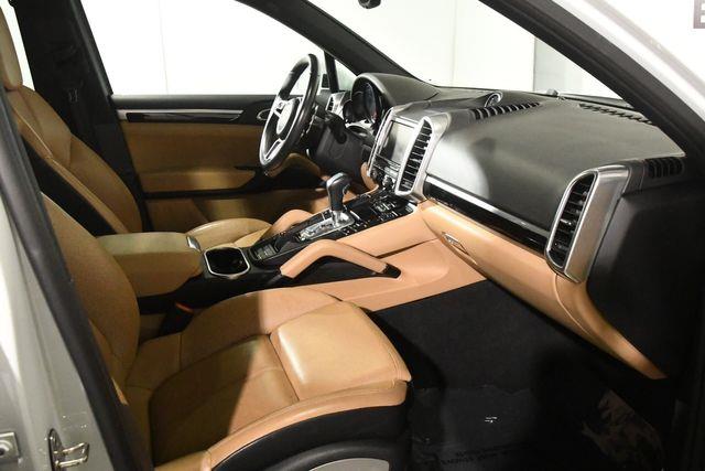 2016 Porsche Cayenne S photo