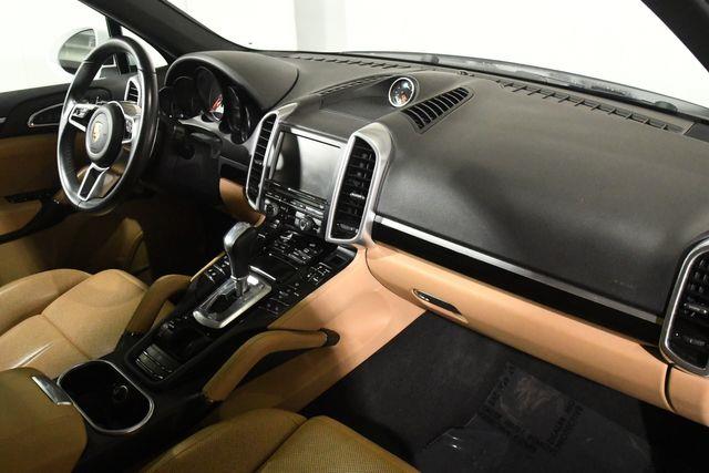 2016 Porsche Cayenne S photo