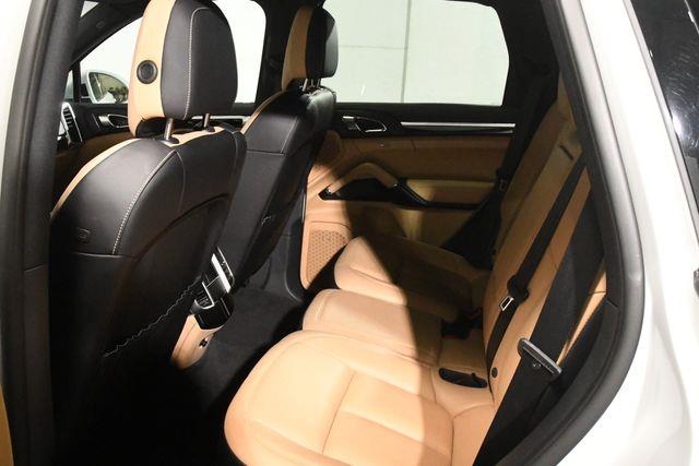 2016 Porsche Cayenne S photo