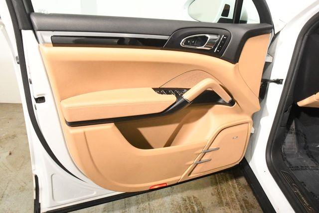 2016 Porsche Cayenne S photo