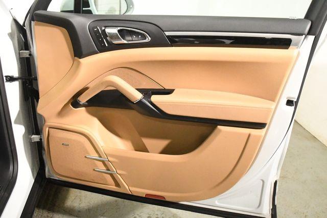 2016 Porsche Cayenne S photo