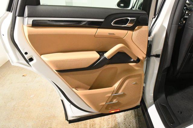 2016 Porsche Cayenne S photo