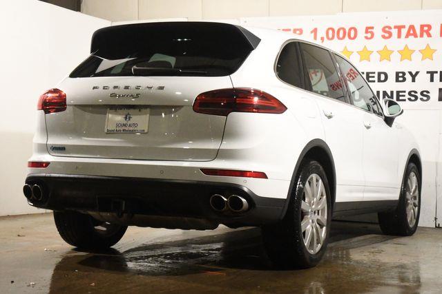 2016 Porsche Cayenne S photo