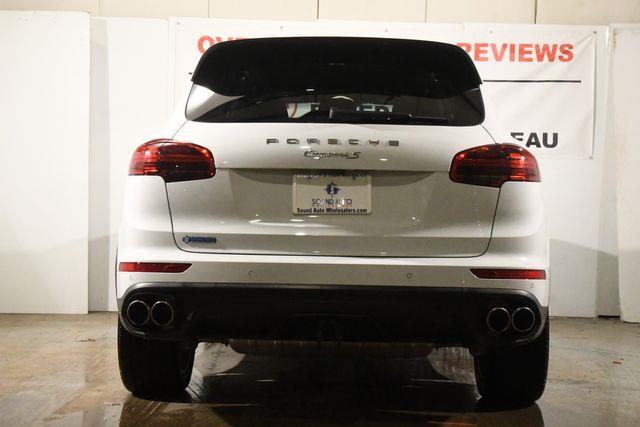 2016 Porsche Cayenne S photo