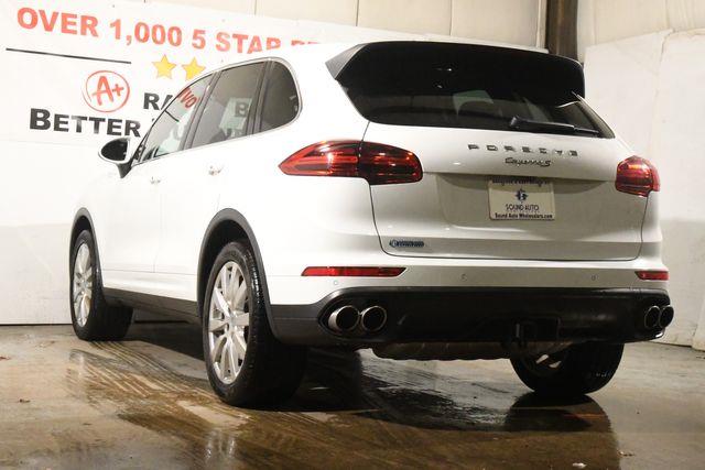 2016 Porsche Cayenne S photo