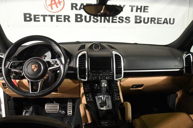 2016 Porsche Cayenne S photo