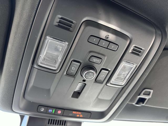 2023 Chevrolet Suburban Premier photo
