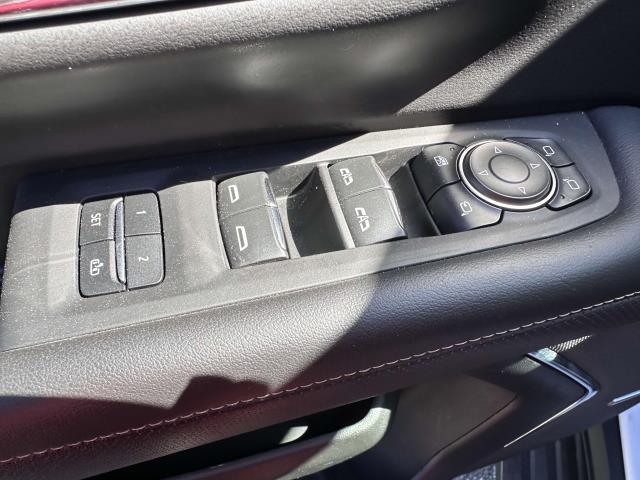 2023 Chevrolet Suburban Premier photo