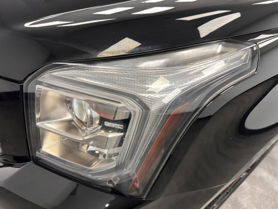 2017 GMC Yukon 4WD 4dr SLT photo