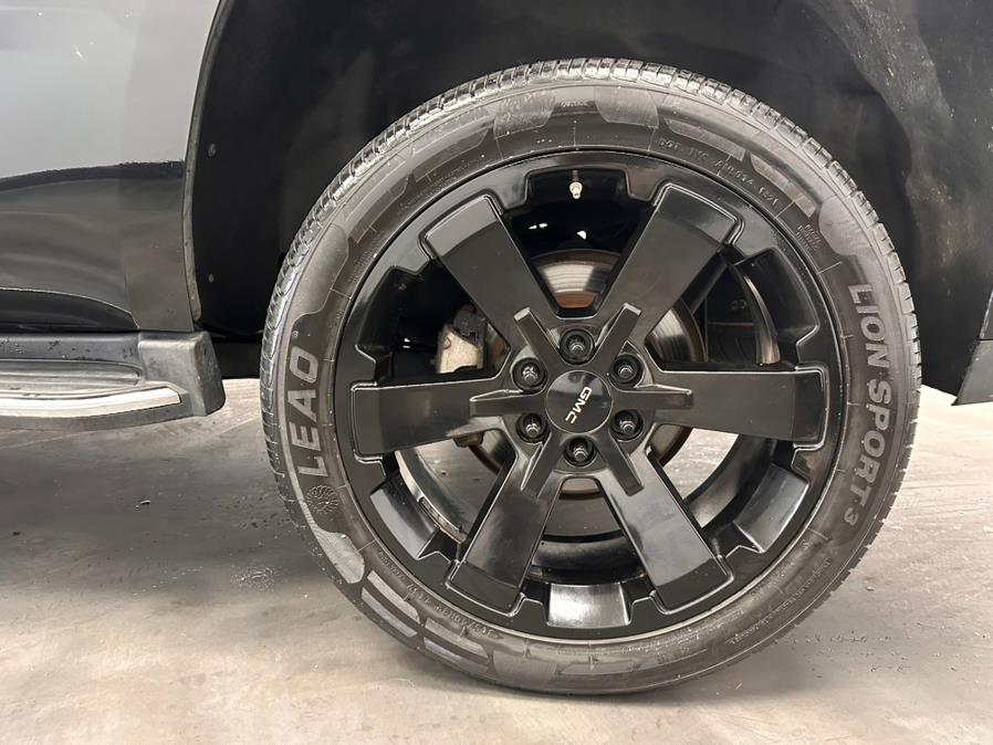 2017 GMC Yukon 4WD 4dr SLT photo