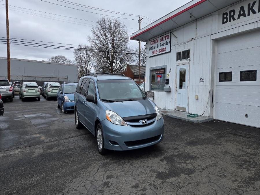 2008 Toyota Sienna CE 8-Passenger photo