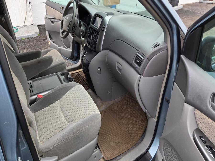 2008 Toyota Sienna CE 8-Passenger photo