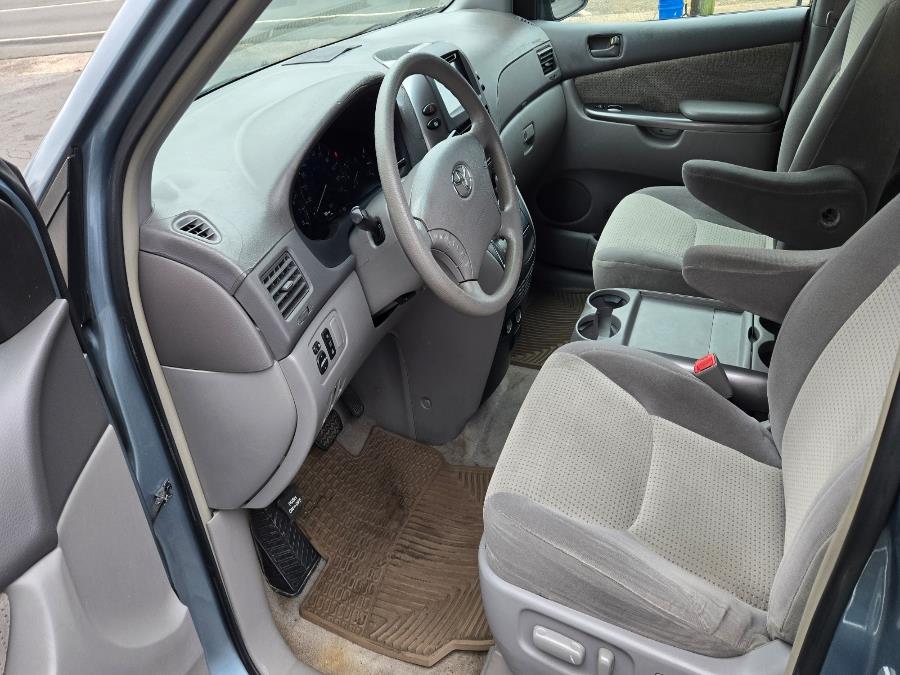 2008 Toyota Sienna CE 8-Passenger photo