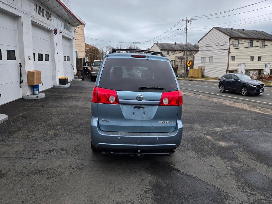 2008 Toyota Sienna CE 8-Passenger photo